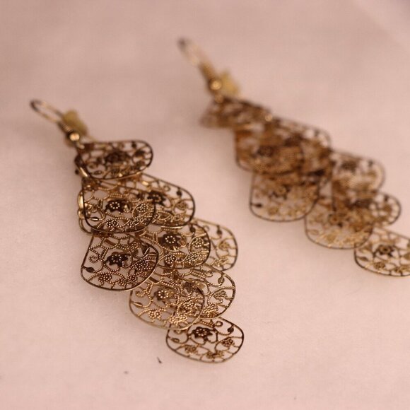 Beautifully crafted gold drop fan shaped cascade earrings etched metal - Picture 2 of 5